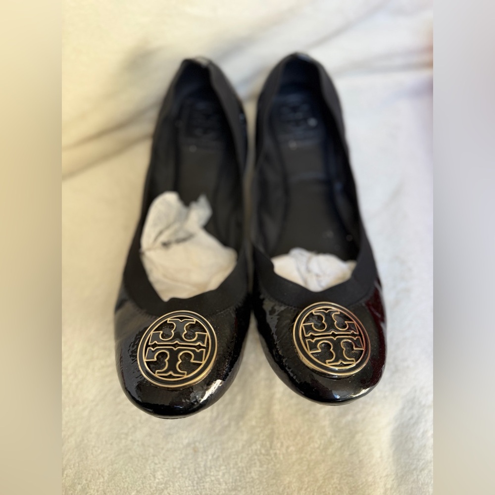 Tory Burch Black Patent Leather Caroline Logo Ballet Flats with Gold Emblem